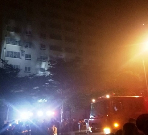 Nghệ An: Cháy chung cư rạng sáng, hàng trăm người dân hoảng loạn