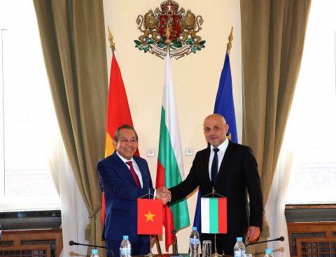 Phó Thủ tướng Thường trực hội đàm với Phó Thủ tướng Bulgaria