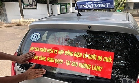 Thay phương án gắn mào bằng dán phù hiệu phản quang đối với taxi