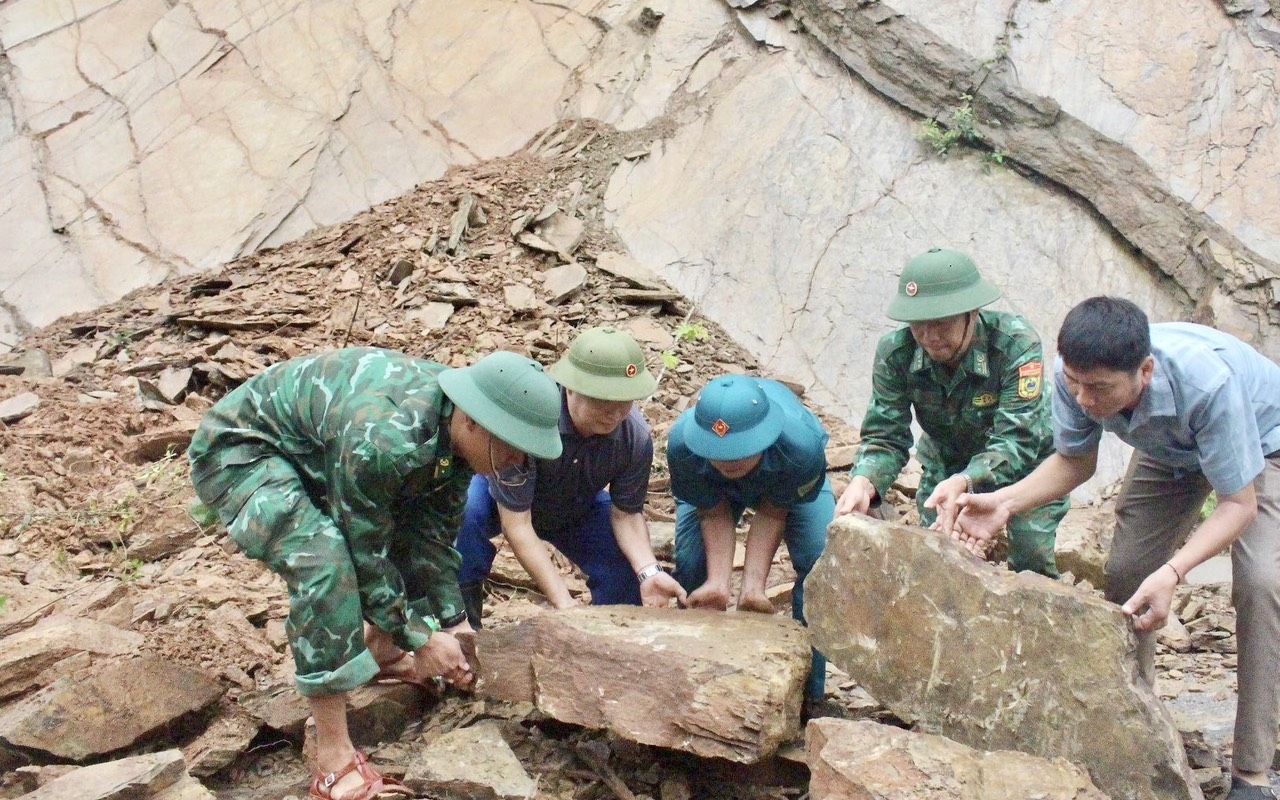 Mưa lớn kéo dài gây sạt lở tại huyện miền núi ở Nghệ An