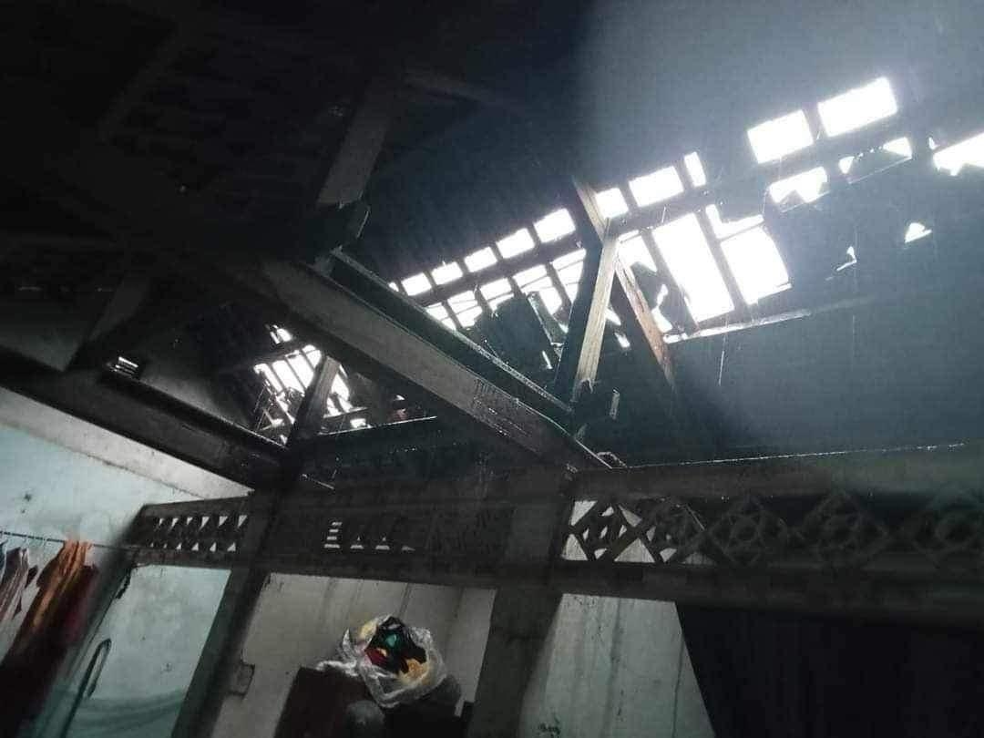 Quảng Trị mưa lớn kèm lốc xoáy làm hàng chục nhà dân bị tốc mái Quảng Trị mưa lớn kèm lốc xoáy làm hàng chục nhà dân bị tốc mái