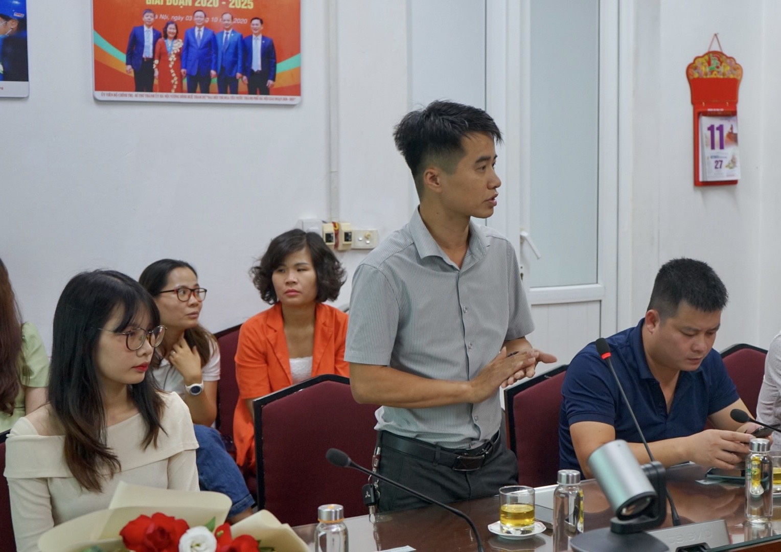 Tạp chí Công nghiệp môi trường kết nối doanh nghiệp, tặng quà cho người lao động tại Urenco Hà Nội