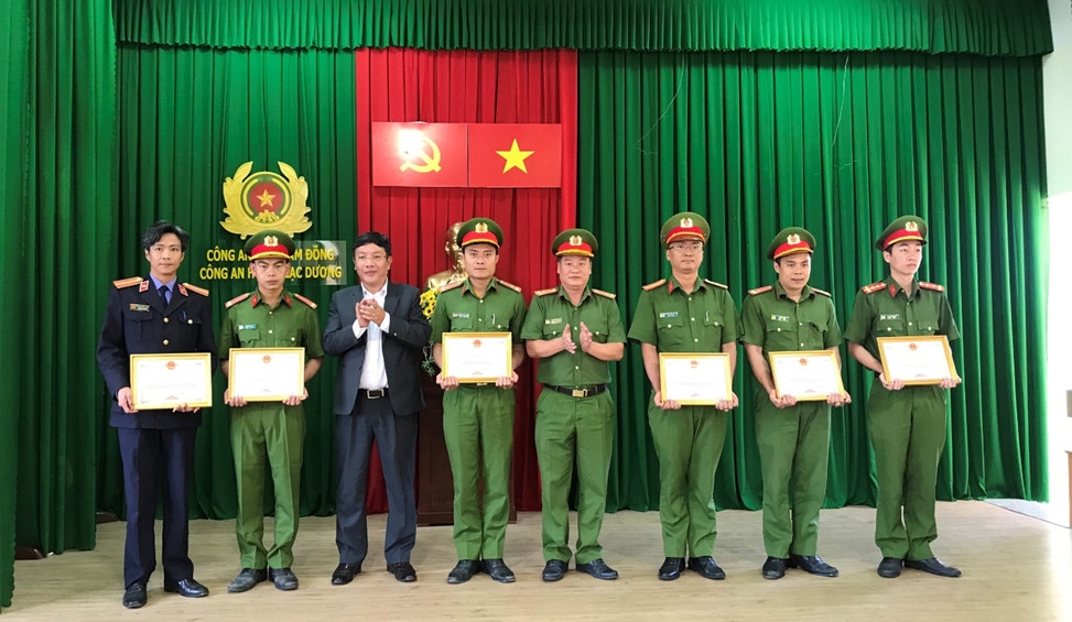 Lâm Đồng: Khen thưởng đột xuất các thành tích xuất sắc của cán bộ, chiến sỹ công an