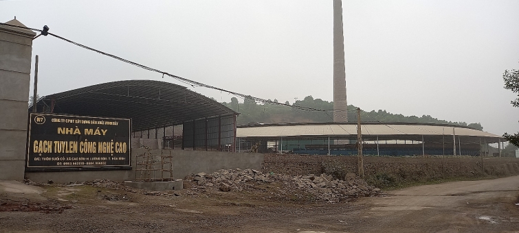 Nhà máy gạch tuynel Lương Sơn xây dựng không phép, tác động tiêu cực đến môi trường