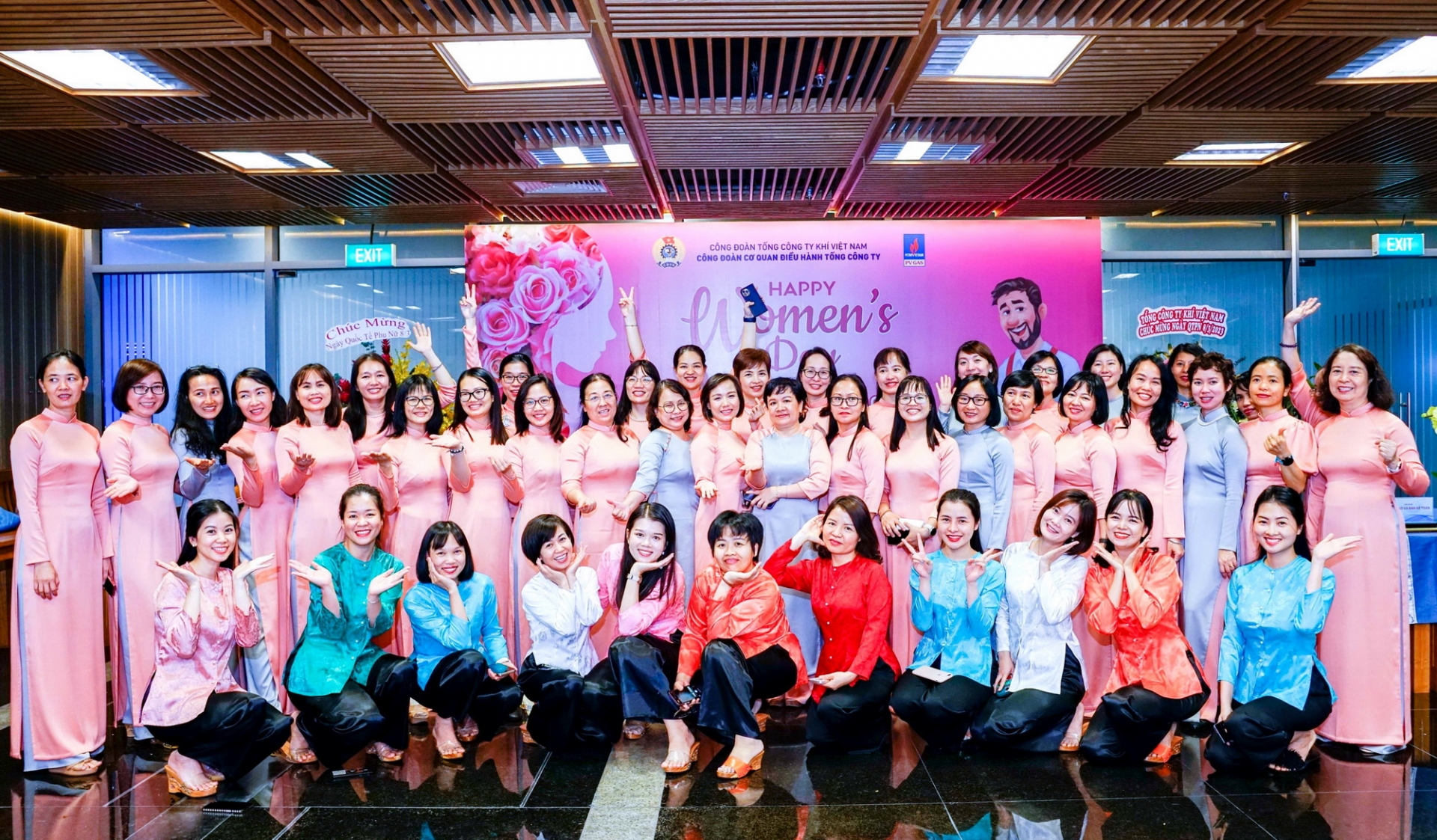Ban Nữ công PV GAS gửi tặng gần 400 áo dài trong Tháng 3 yêu thương