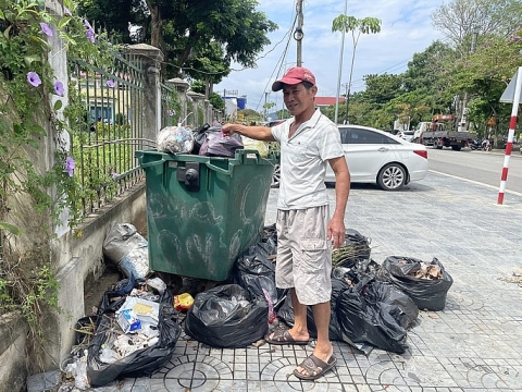 An Khê (Gia Lai): Xe chở rác chưa được đăng kiểm, rác thải tràn ngập thị xã