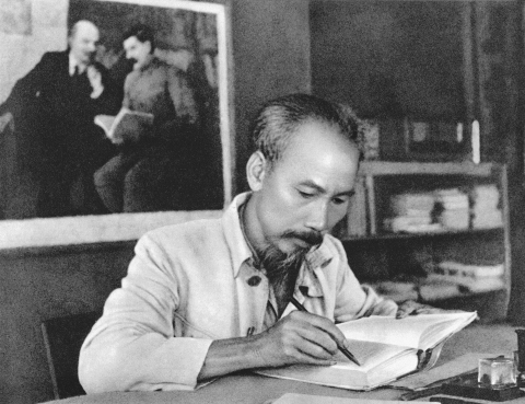 Chủ tịch Hồ Chí Minh: “Nhiệm vụ của người làm báo là quan trọng và vẻ vang”