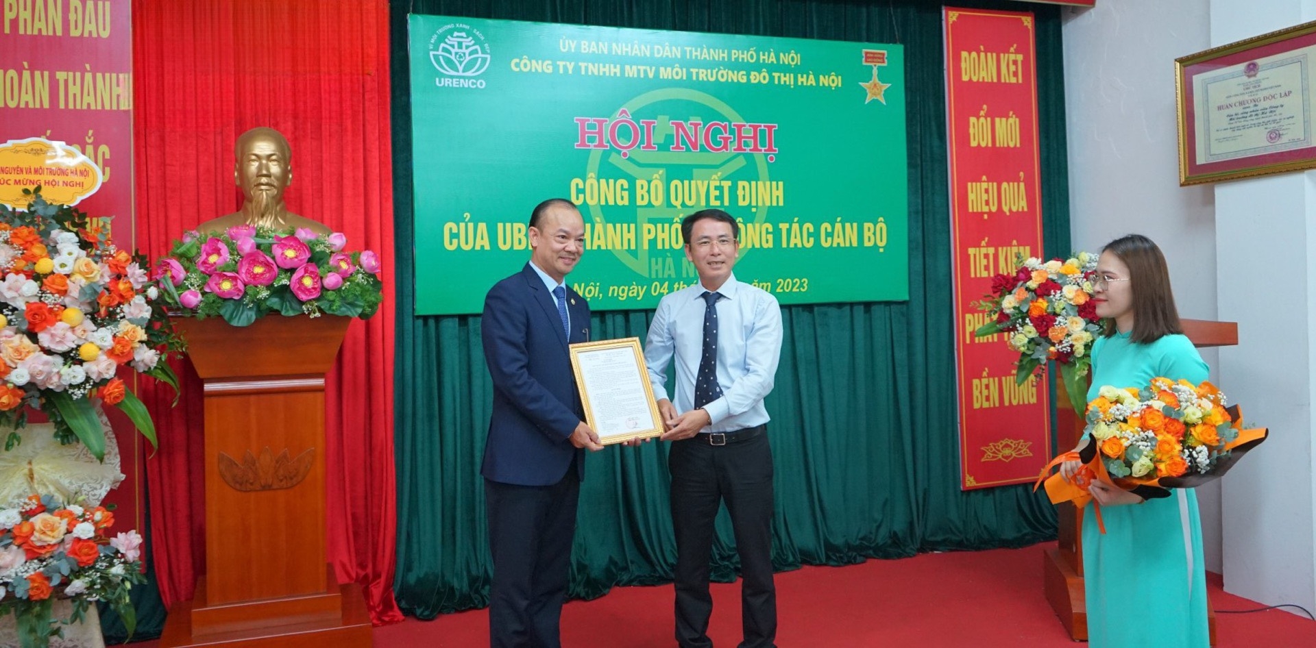 Trao Quyết định bổ nhiệm Chủ tịch HĐTV Công ty TNHH MTV Môi trường Đô thị Hà Nội Trao Quyết định bổ nhiệm Chủ tịch HĐTV Công ty TNHH MTV Môi trường Đô thị Hà Nội