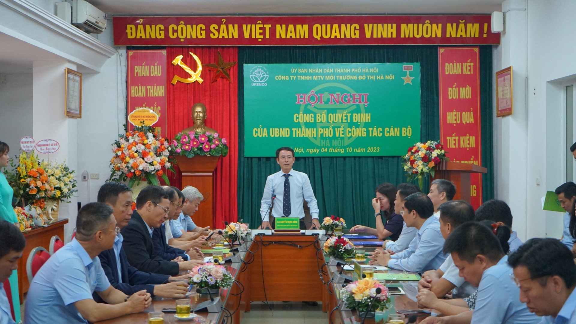 Trao Quyết định bổ nhiệm Chủ tịch HĐTV Công ty TNHH MTV Môi trường Đô thị Hà Nội Trao Quyết định bổ nhiệm Chủ tịch HĐTV Công ty TNHH MTV Môi trường Đô thị Hà Nội