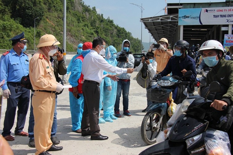 TP. Đà Nẵng: Cảnh sát giao thông nỗ lực thực hiện “nhiệm vụ kép” trong tình hình mới