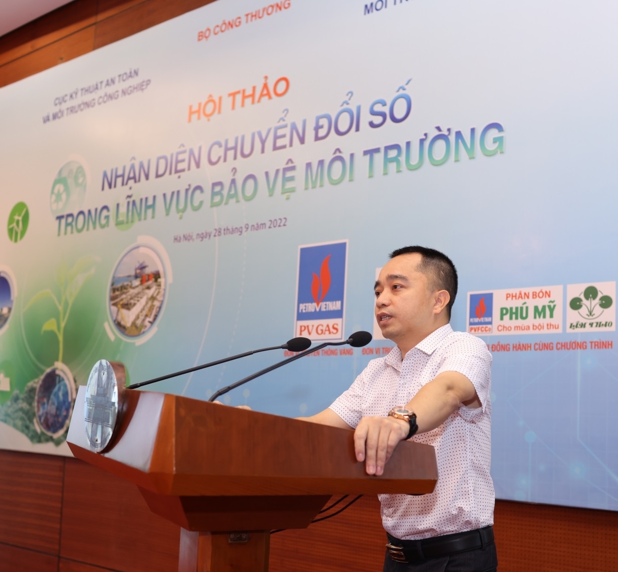 Chuyển đổi số trong hoạt động bảo vệ môi trường chủ yếu là hoạt động ứng dụng công nghệ thông tin, tự động hóa trong quản lý môi trường Chuyển đổi số trong hoạt động bảo vệ môi trường chủ yếu là hoạt động ứng dụng công nghệ thông tin, tự động hóa trong quản lý môi trường