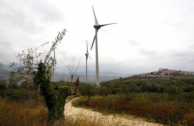 Cánh đồng điện gió tại miền trung Italy.