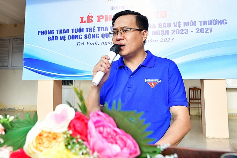 Anh Nguyễn Thanh Nhã, Phó Bí thư Tỉnh Đoàn phát biểu tại lễ phát động