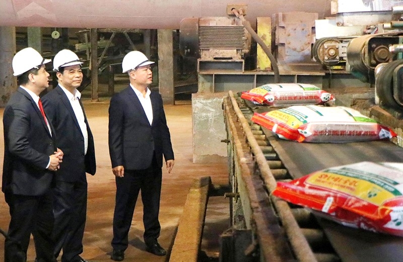 Phú Thọ: Tập trung phát triển ngành công nghiệp hóa chất theo hướng bền vững gắn với bảo vệ môi trường Phú Thọ: Tập trung phát triển ngành công nghiệp hóa chất theo hướng bền vững gắn với bảo vệ môi trường