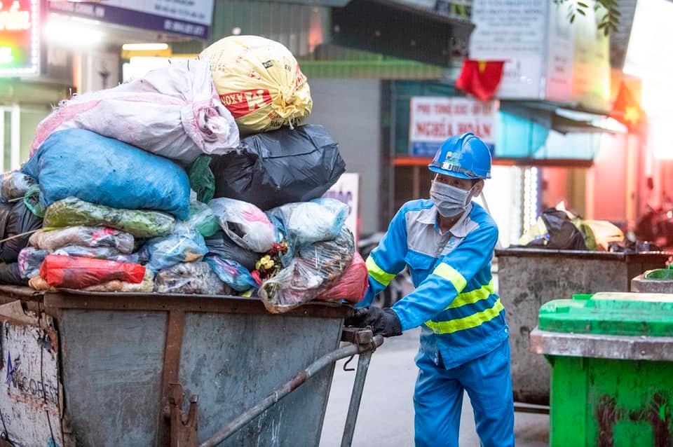 Hà Nội: Giải quyết bài toán về chênh lệch tiền lương và nhiên liệu các gói thầu vệ sinh môi trường