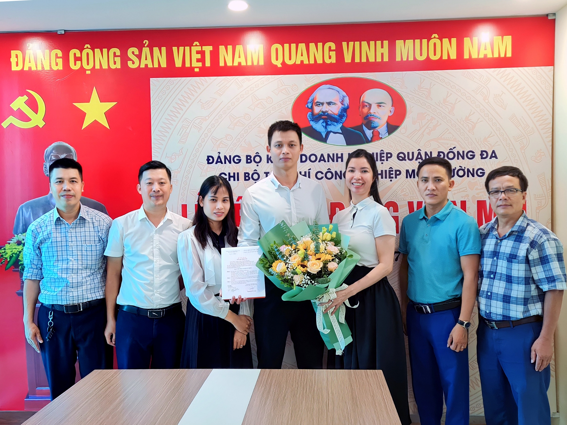 Chi bộ Tạp chí Công nghiệp môi trường Việt Nam tổ chức Lễ kết nạp đảng viên mới