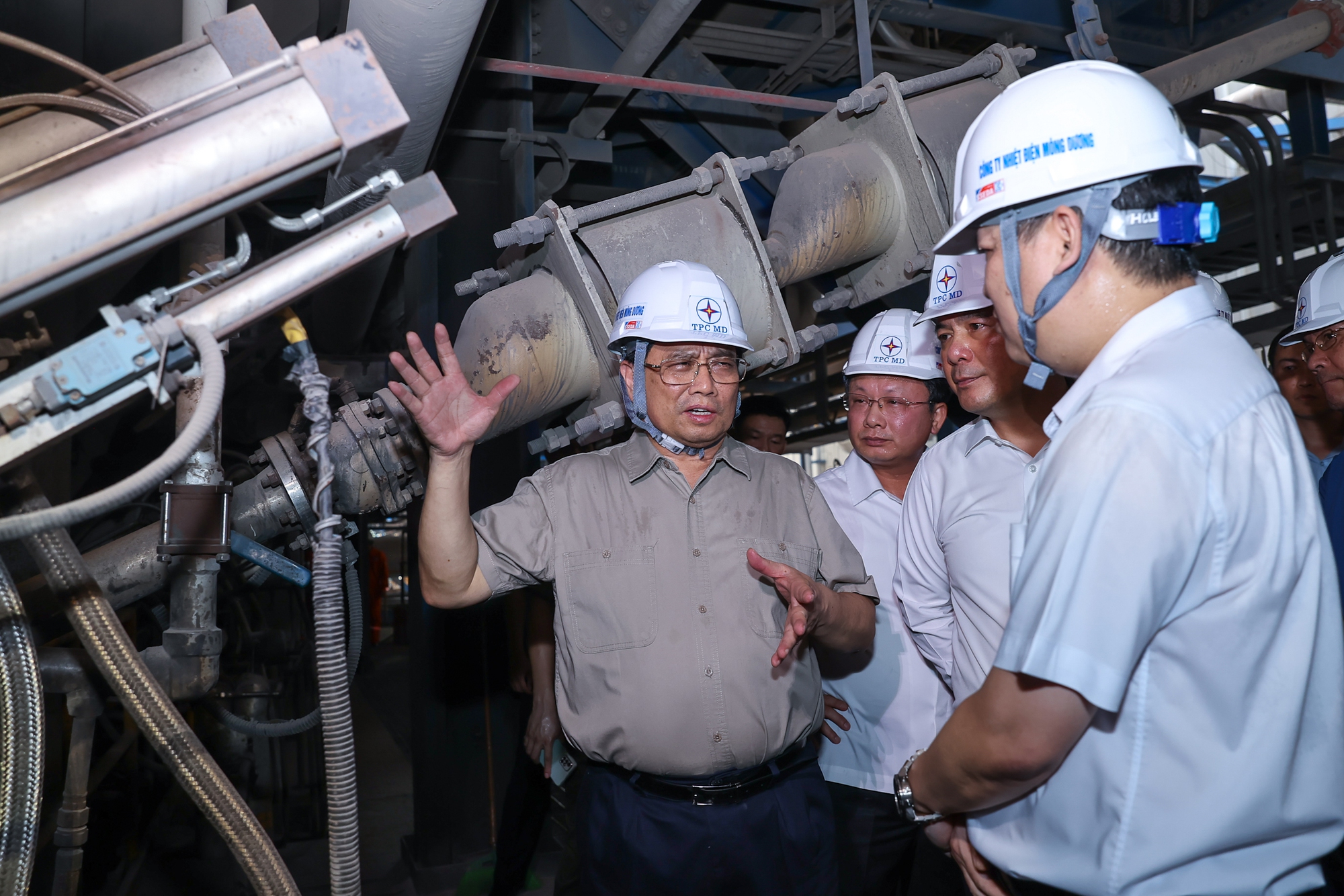 Thủ tướng kiểm tra tình hình sản xuất, cung ứng điện, than tại Quảng Ninh - Ảnh 7.