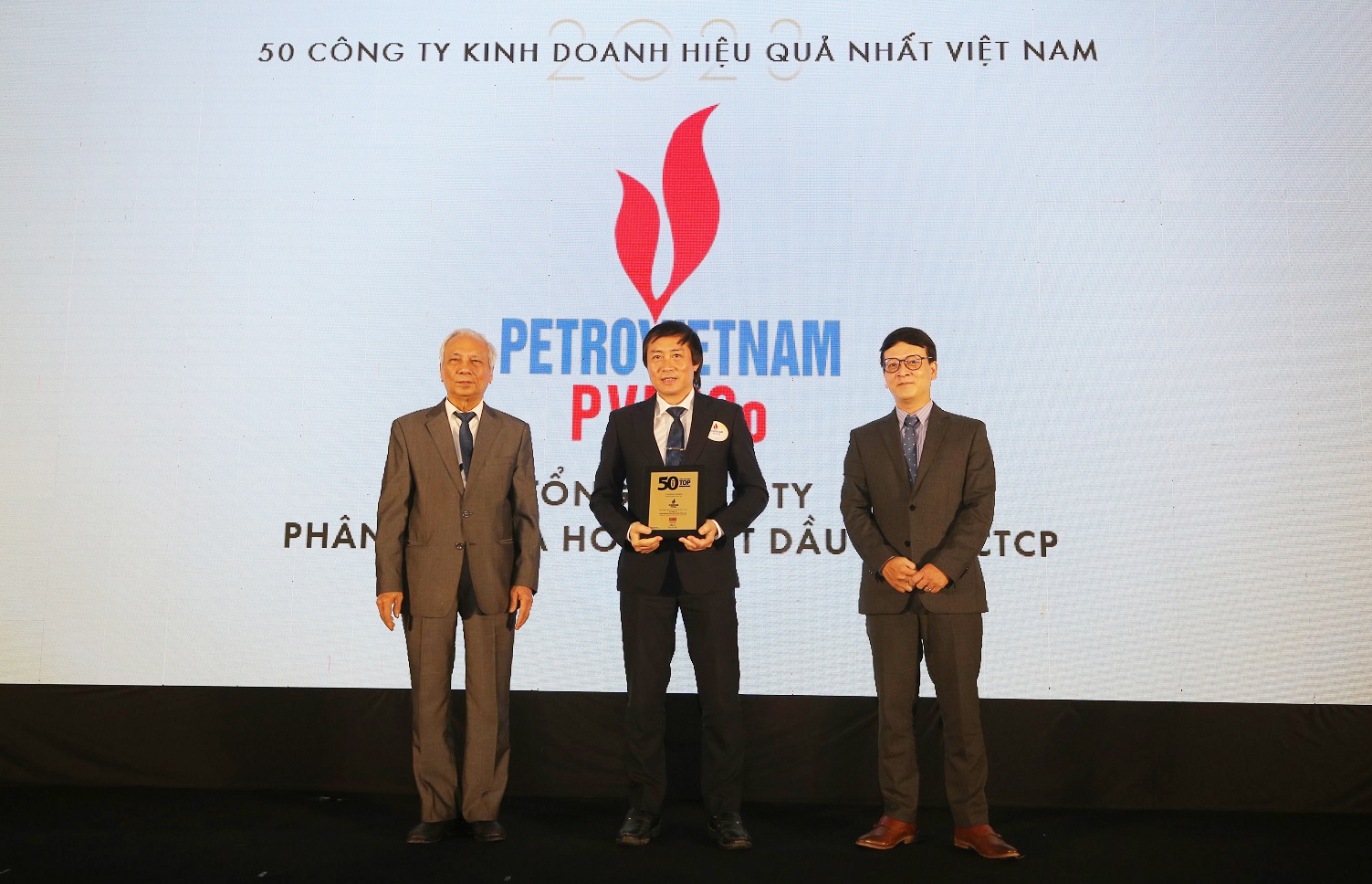 PVFCCo được vinh danh là một trong “50 doanh nghiệp kinh doanh hiệu quả nhất Việt Nam” PVFCCo được vinh danh là một trong “50 doanh nghiệp kinh doanh hiệu quả nhất Việt Nam”
