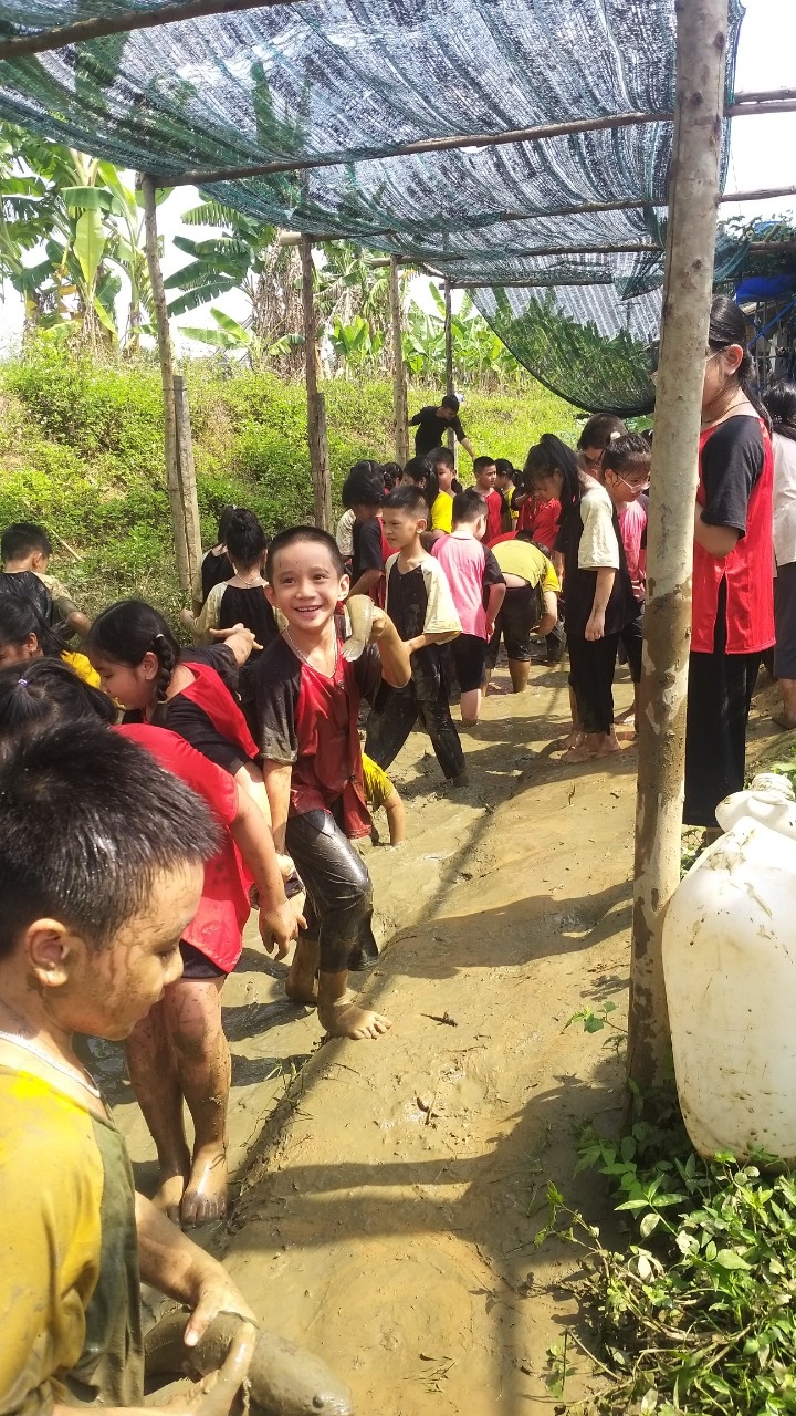 Quy Nhơn (Bình Định): Học sinh thích thú với trải nghiệm tại làng nghề truyền thống và trang trại