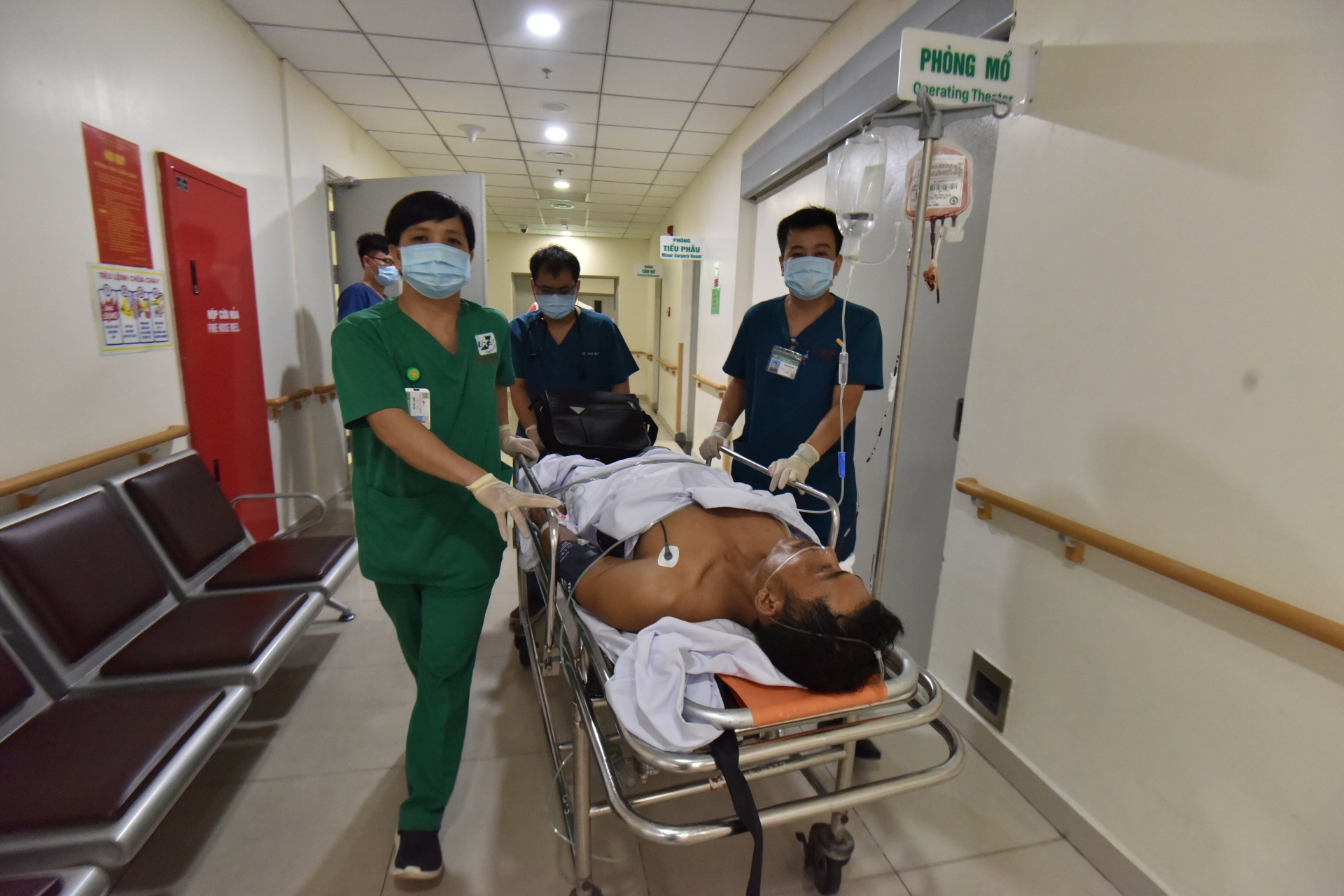Bệnh viện Quân y 175 dùng trực thăng cấp cứu bệnh nhân đa chấn thương nặng từ đảo Trường Sa vào đất liền điều trị