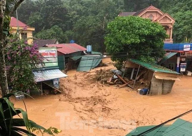 Lũ quét tại huyện Kỳ Sơn, Nghệ An gây thiệt hại hơn 100 tỷ đồng