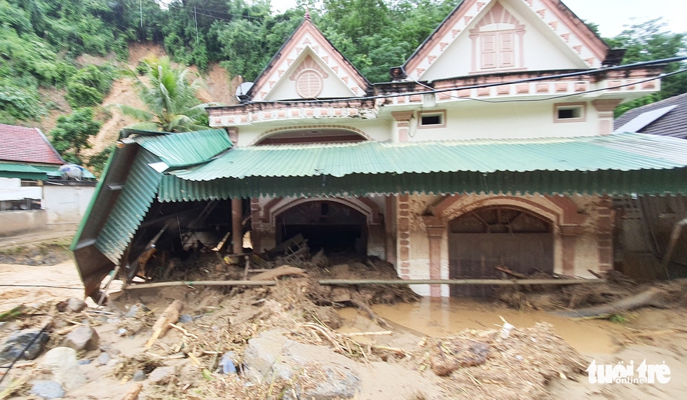 Lũ quét tại huyện Kỳ Sơn, Nghệ An gây thiệt hại hơn 100 tỷ đồng