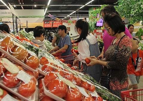 Giá rau xanh tăng mạnh do vùng trồng rau Đà Lạt bị thiệt hại do mưa lũ