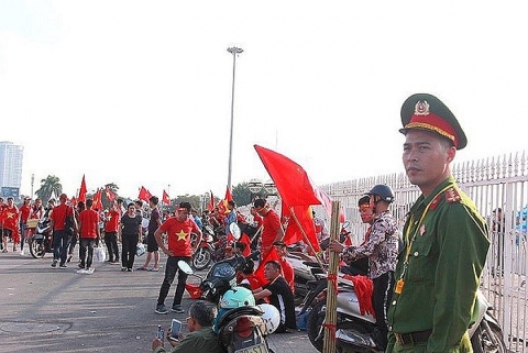 Công an Hà Nội "chốt chặn" chống đua xe sau trận Việt Nam - Thái Lan