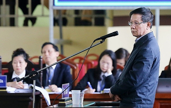 Cựu Trung tướng Phan Văn Vĩnh bị khởi tố vụ bán vật chứng gỗ lậu