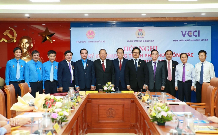 Phó Thủ tướng Thường trực dự Lễ ký kết hợp tác về quan hệ lao động