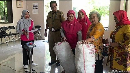 Indonesia mở chiến dịch "đổi rác lấy vàng"