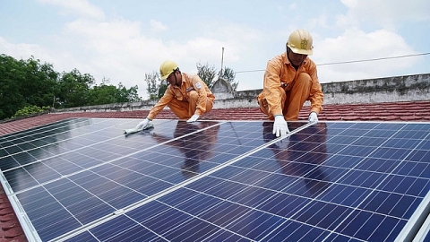 Gần 4.000 hộ dân nhận tiền bán điện Mặt trời