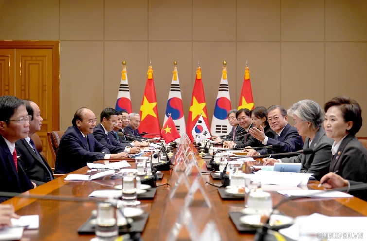 Thủ tướng Nguyễn Xuân Phúc hội đàm với Tổng thống Hàn Quốc Moon Jae-in