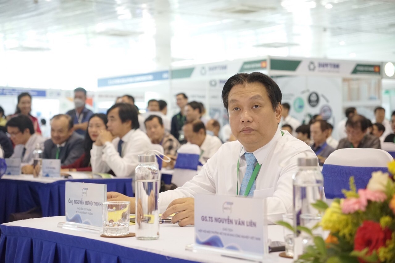 Đông đảo đại biểu tham dự tại lễ khai mạc Hội thảo - Triển lãm quốc tế về Giải pháp và Công nghệ xử lý chất thải đô thị tại Việt Nam