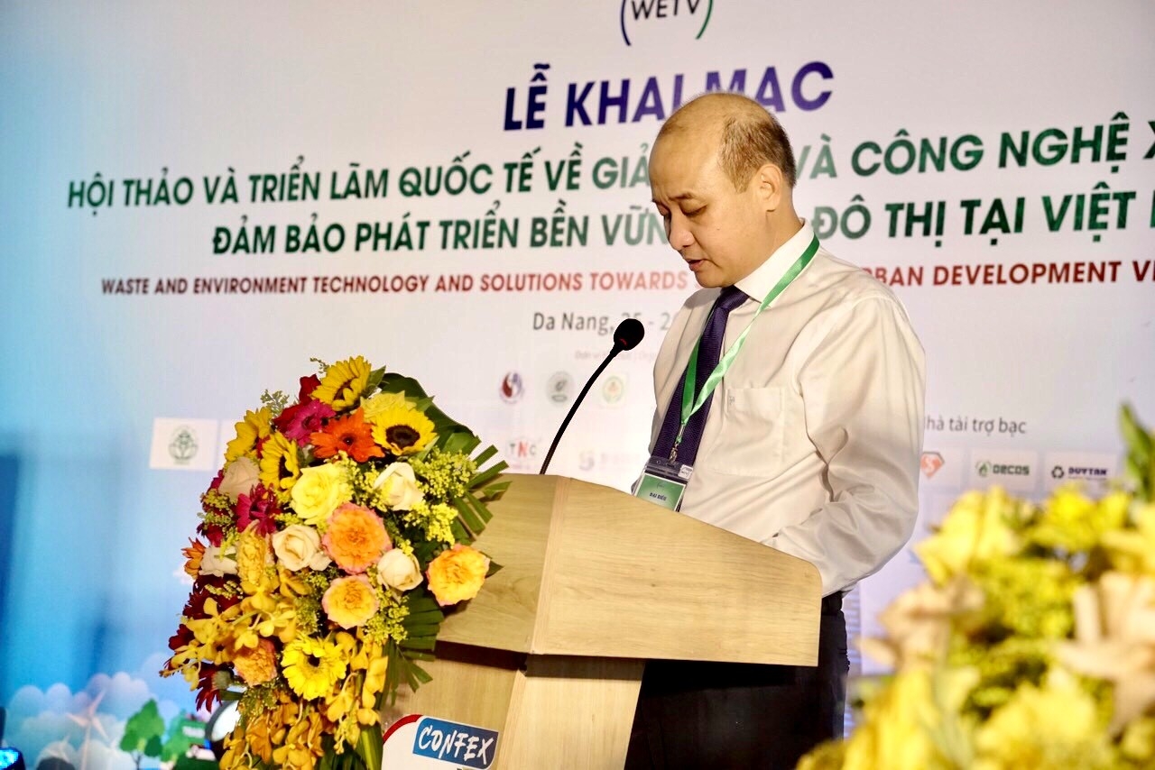 Đông đảo đại biểu tham dự tại lễ khai mạc Hội thảo - Triển lãm quốc tế về Giải pháp và Công nghệ xử lý chất thải đô thị tại Việt Nam