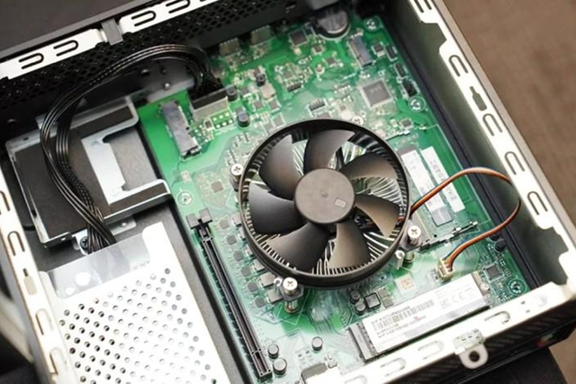 Green PC có kích thước nhỏ gọn và phần lớn thành phần có thể tái chế