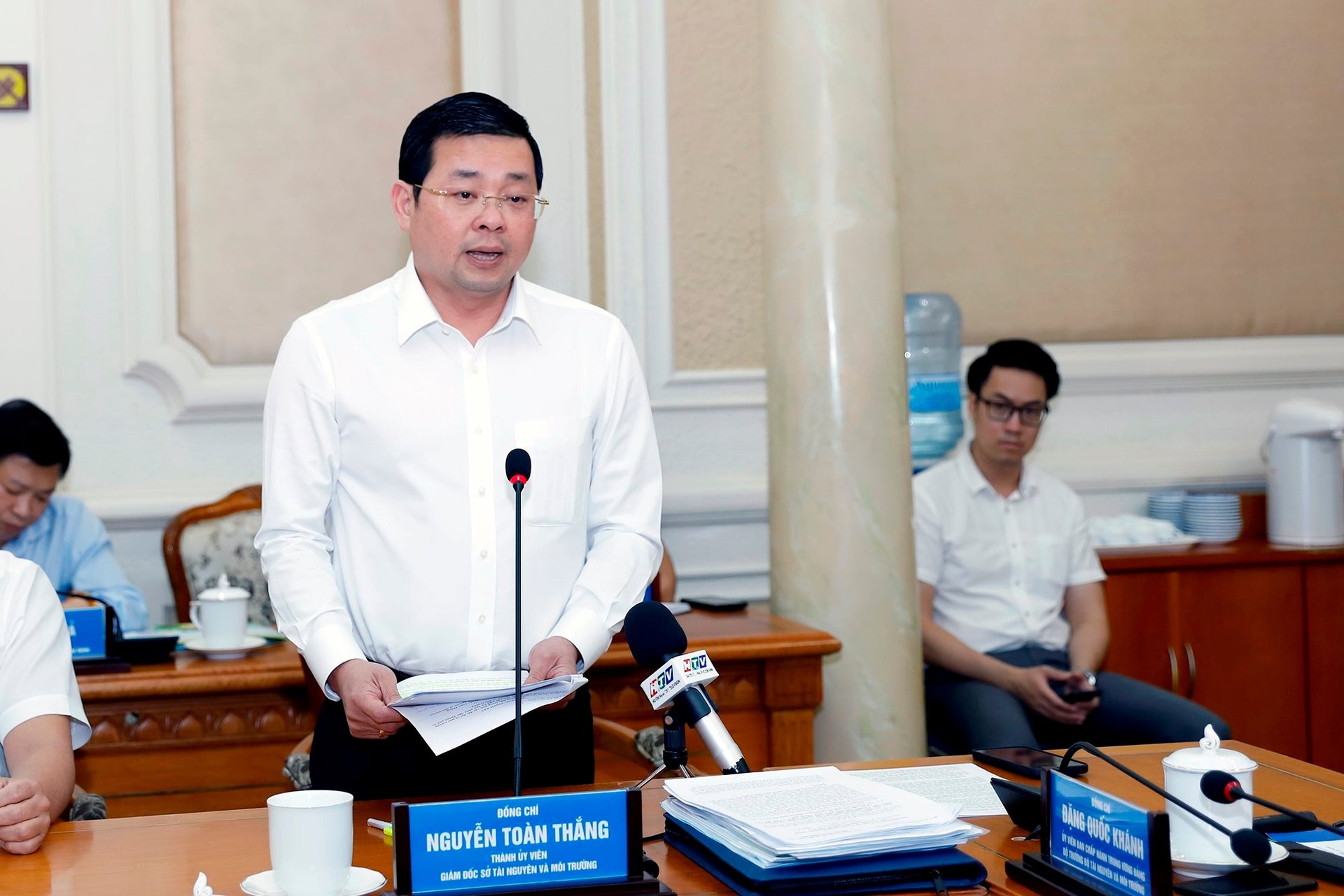 Ông Nguyễn Toàn Thắng, Giám đốc Sở Tài nguyên và Môi trường đã báo cáo những nội dung kiến nghị trong công tác quản lý nhà nước về TN&MT trên địa bàn TP.HCM