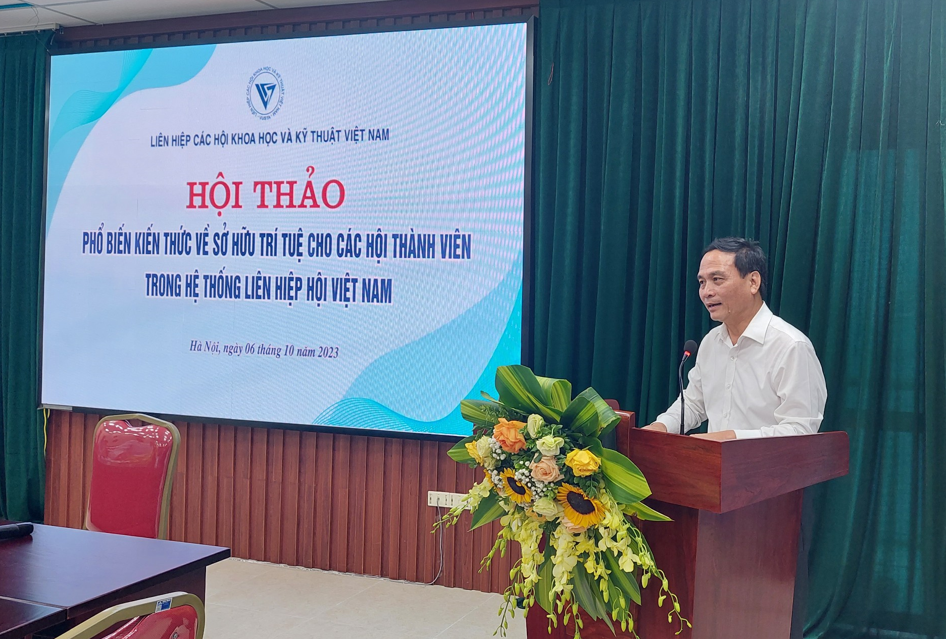 PGS. TS Phạm Ngọc Linh - Phó chủ tịch Liên hiệp hội Việt Nam phát biểu Khai mạc Hội thảo