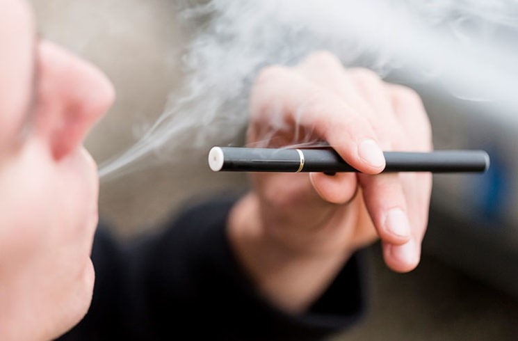 Sử dụng thuốc lá điện tử hại nhiều hơn lợi