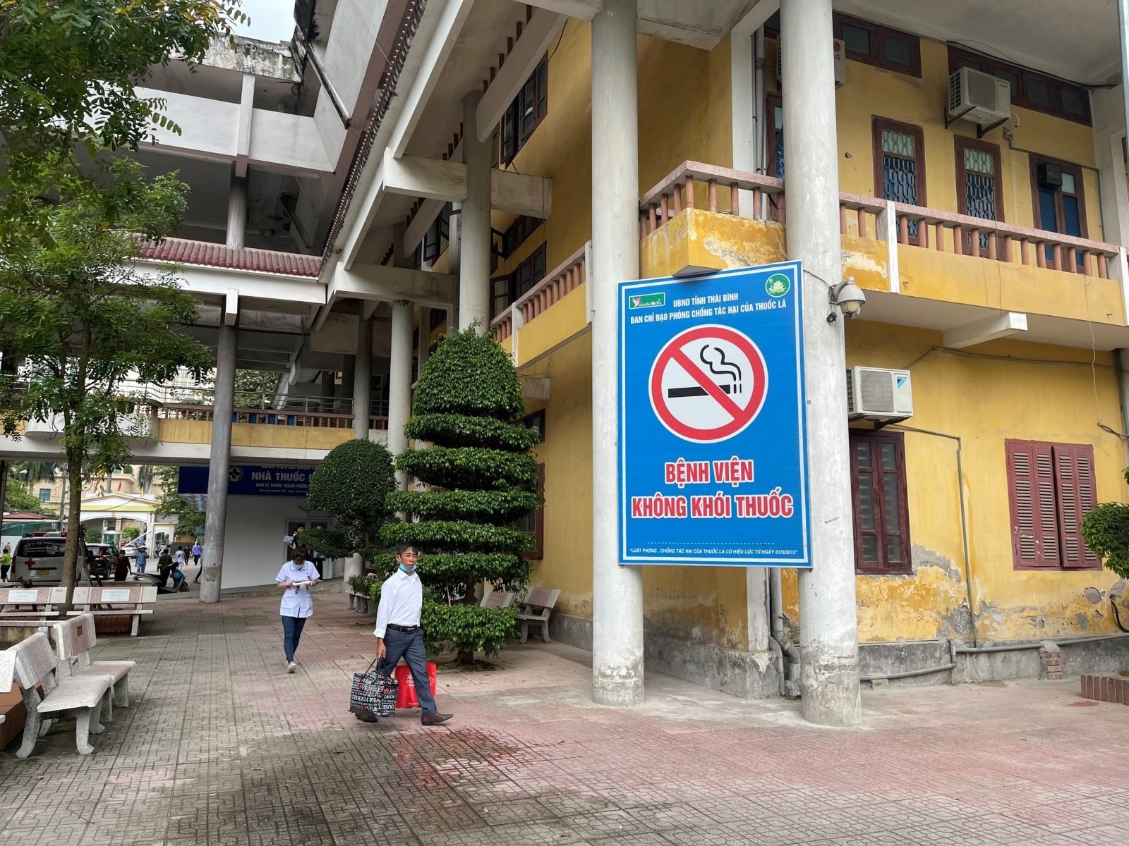 Xây dựng môi trường bệnh viện không khói thuốc tại Bệnh viện Đa khoa tỉnh Thái Bình