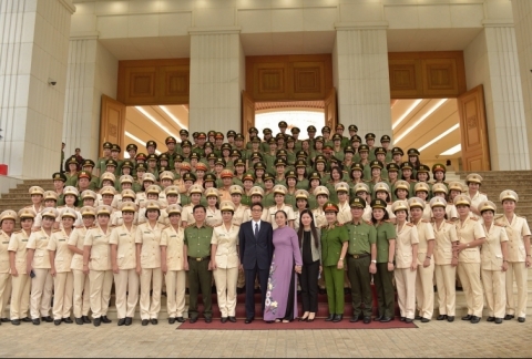 Phó Thủ tướng gặp mặt những "bông hồng thép" trong lực lượng Công an nhân dân