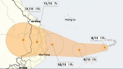 Bão số 6 tiến gần các tỉnh Trung Bộ, cảnh báo mưa lớn trên diện rộng